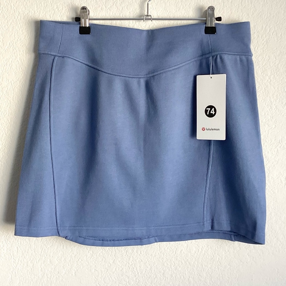 \Lululemon\ NWT Scuba HR Mini Skirt - Picture 3 of 14